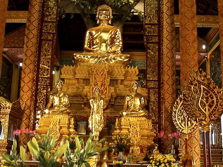 Gian chính diện của chùa Khmer