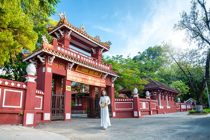 Di tích Trường Quốc Học Huế